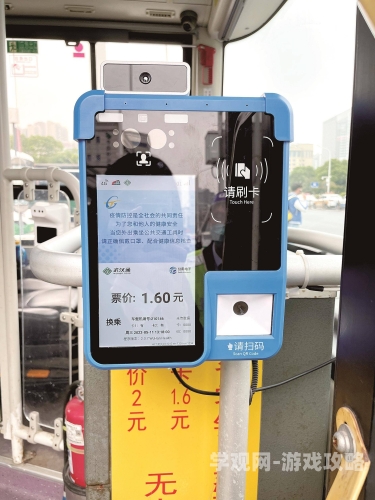 摇晃的城市脉搏，公交车里抓着摇曳的手环的都市观察公交车里抓着摇曳的手环诗情视频